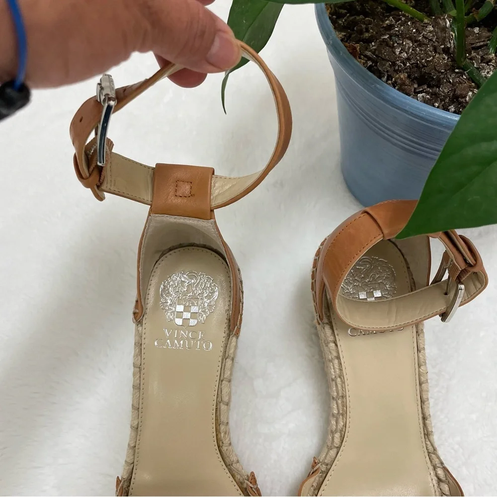Vince Camuto Tan Espadrille‎ Sandals. Size 9 1/2 W/41
